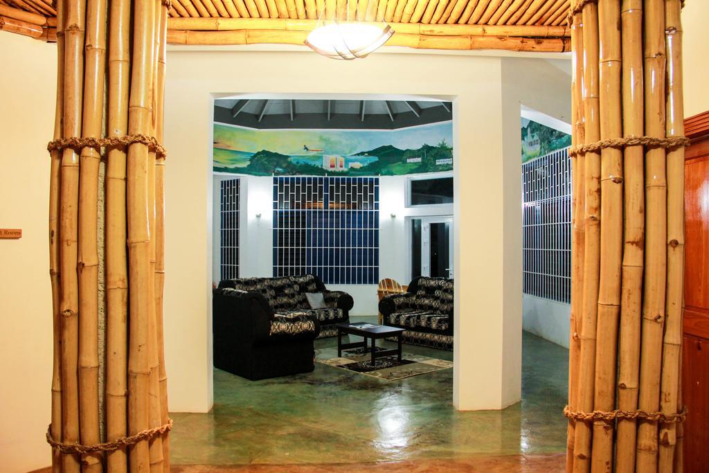 Sunshine Lodge: Your Home Away From Home Бухта Монтего Экстерьер фото