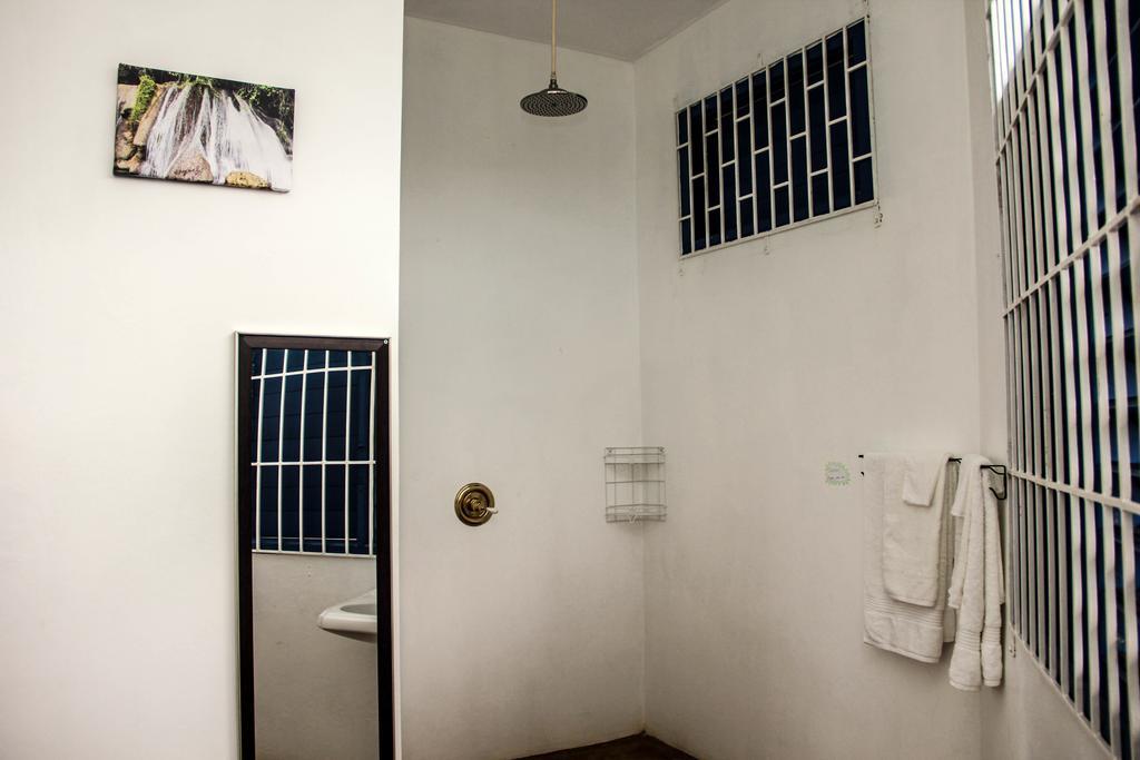 Sunshine Lodge: Your Home Away From Home Бухта Монтего Экстерьер фото