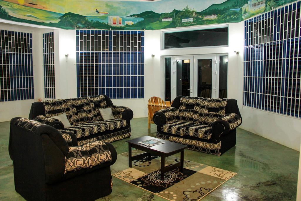 Sunshine Lodge: Your Home Away From Home Бухта Монтего Экстерьер фото