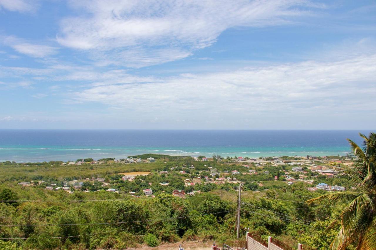 Sunshine Lodge: Your Home Away From Home Бухта Монтего Экстерьер фото