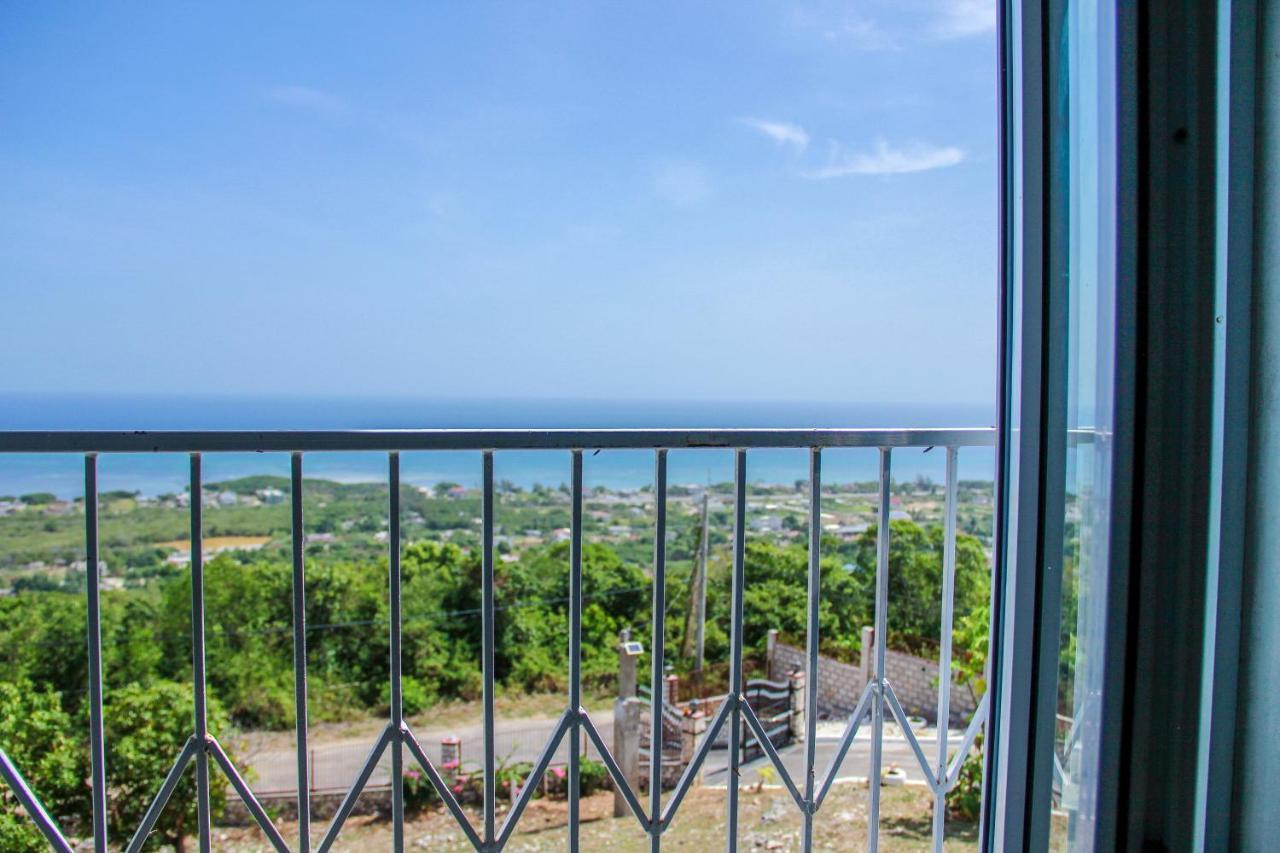 Sunshine Lodge: Your Home Away From Home Бухта Монтего Экстерьер фото