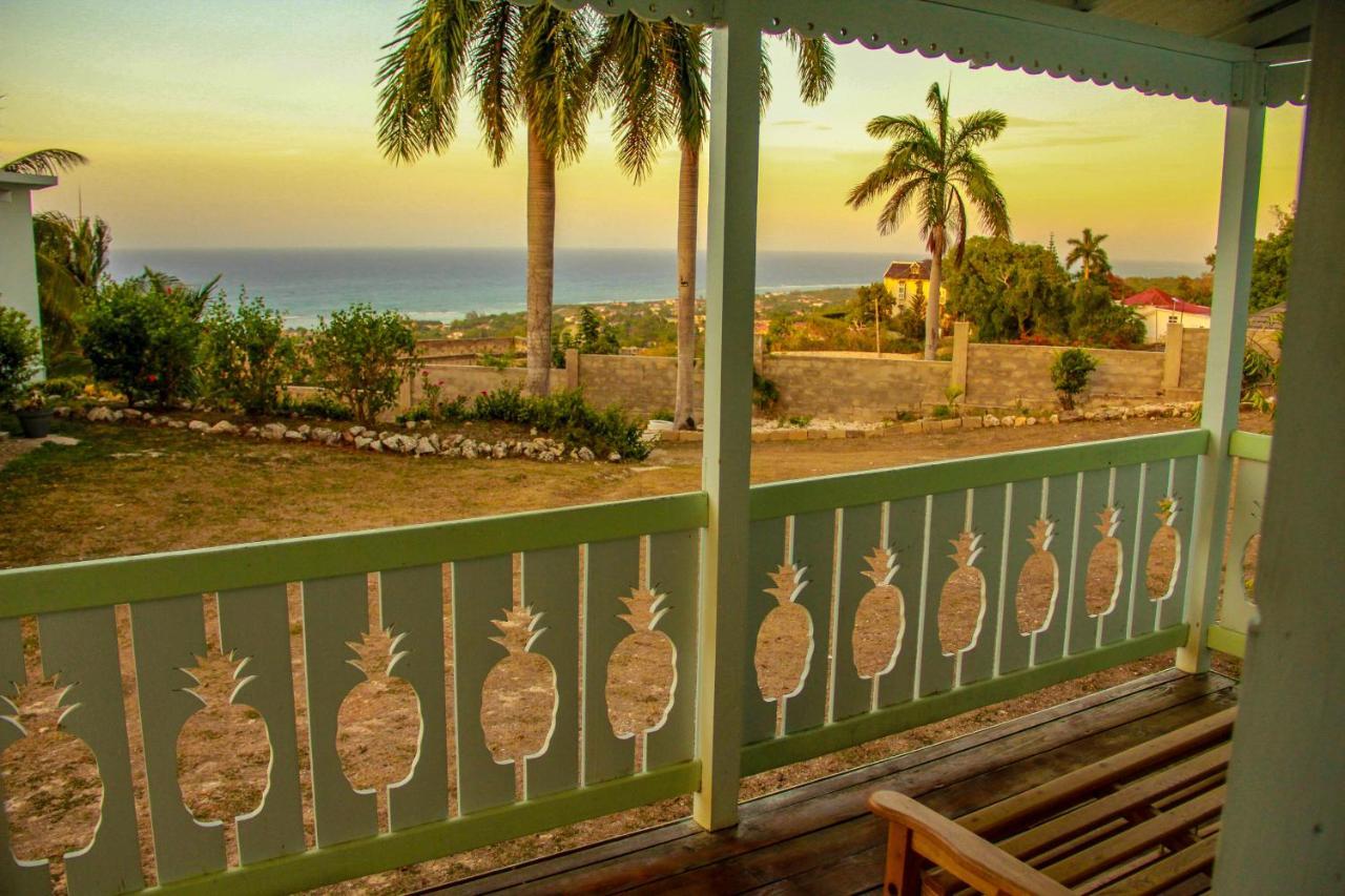 Sunshine Lodge: Your Home Away From Home Бухта Монтего Экстерьер фото
