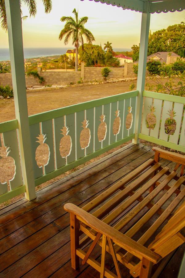 Sunshine Lodge: Your Home Away From Home Бухта Монтего Экстерьер фото