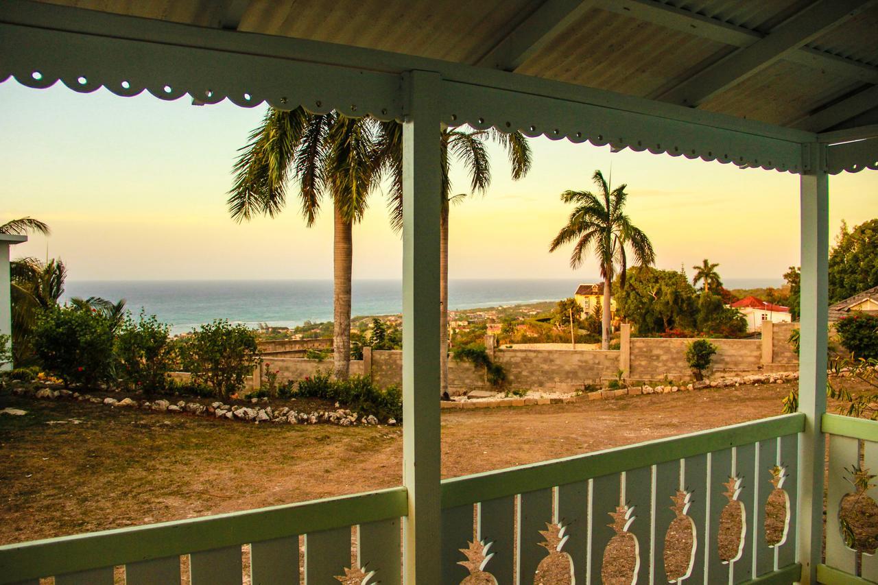 Sunshine Lodge: Your Home Away From Home Бухта Монтего Экстерьер фото