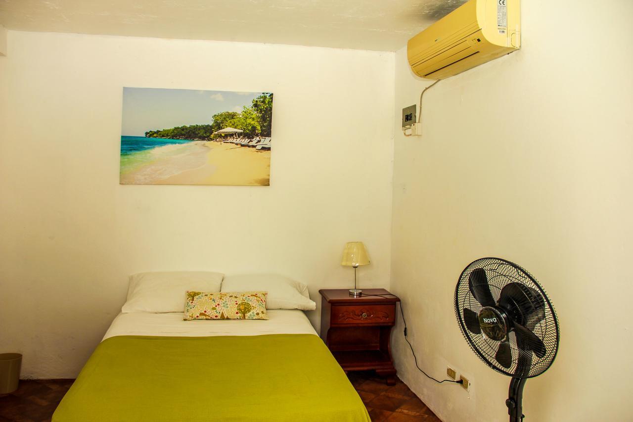 Sunshine Lodge: Your Home Away From Home Бухта Монтего Экстерьер фото
