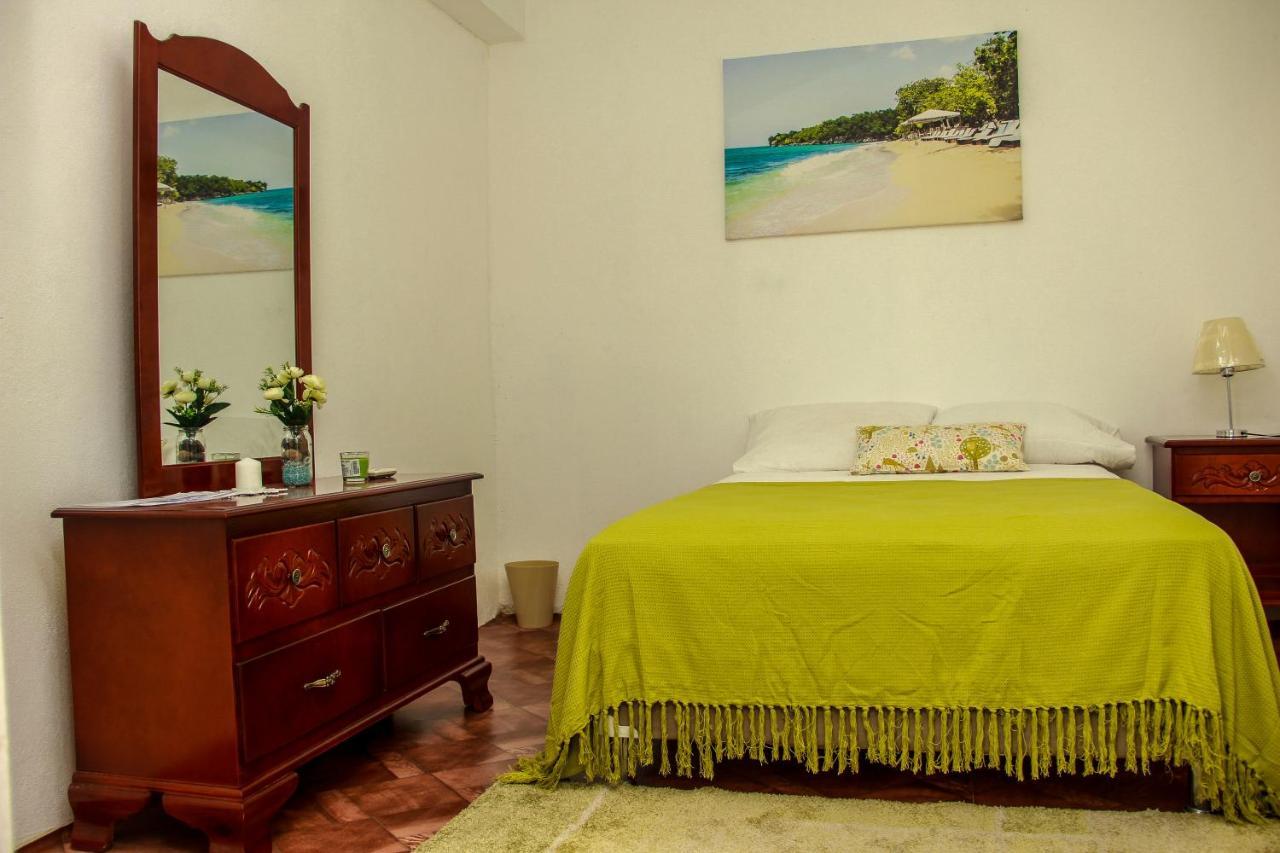 Sunshine Lodge: Your Home Away From Home Бухта Монтего Экстерьер фото