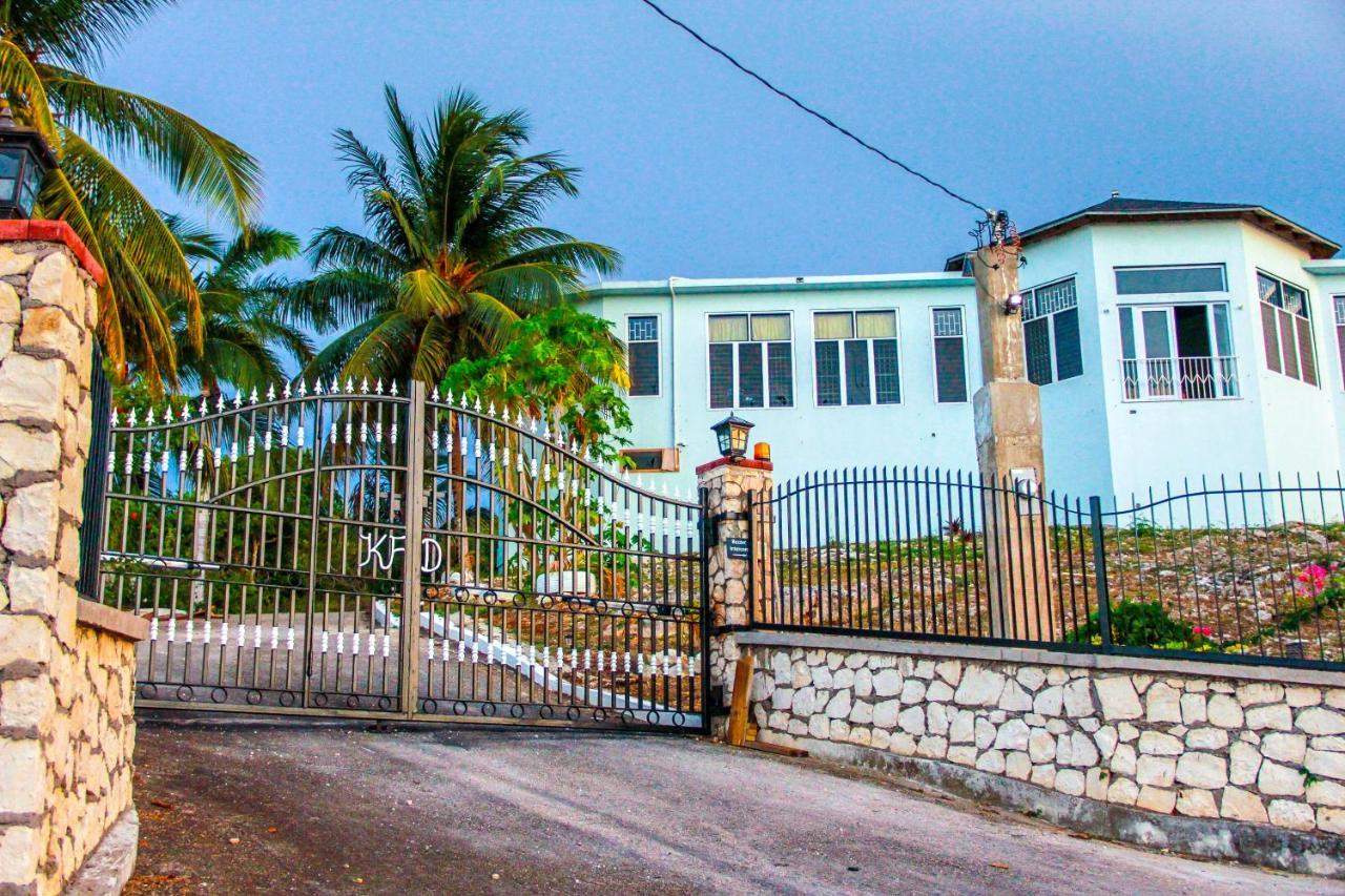 Sunshine Lodge: Your Home Away From Home Бухта Монтего Экстерьер фото