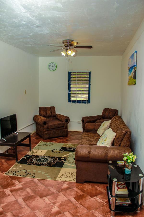 Sunshine Lodge: Your Home Away From Home Бухта Монтего Экстерьер фото