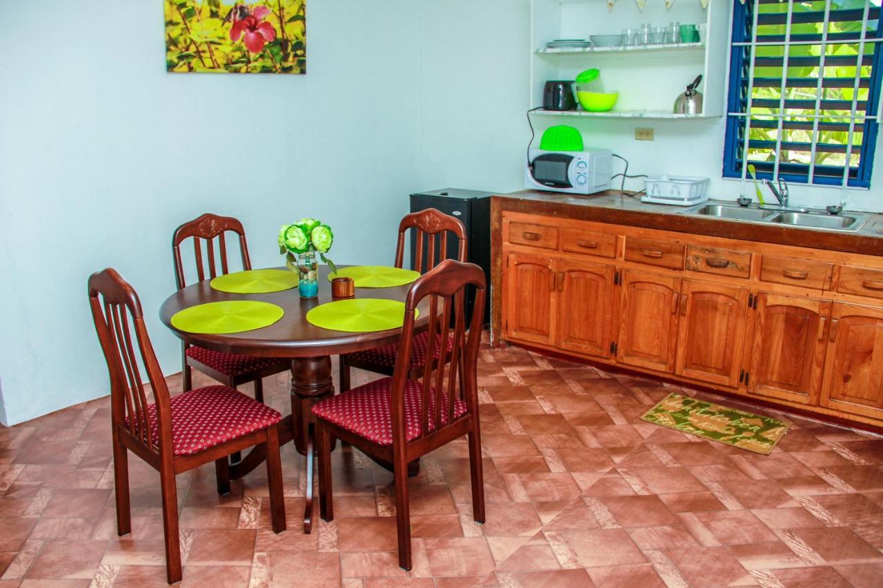 Sunshine Lodge: Your Home Away From Home Бухта Монтего Экстерьер фото