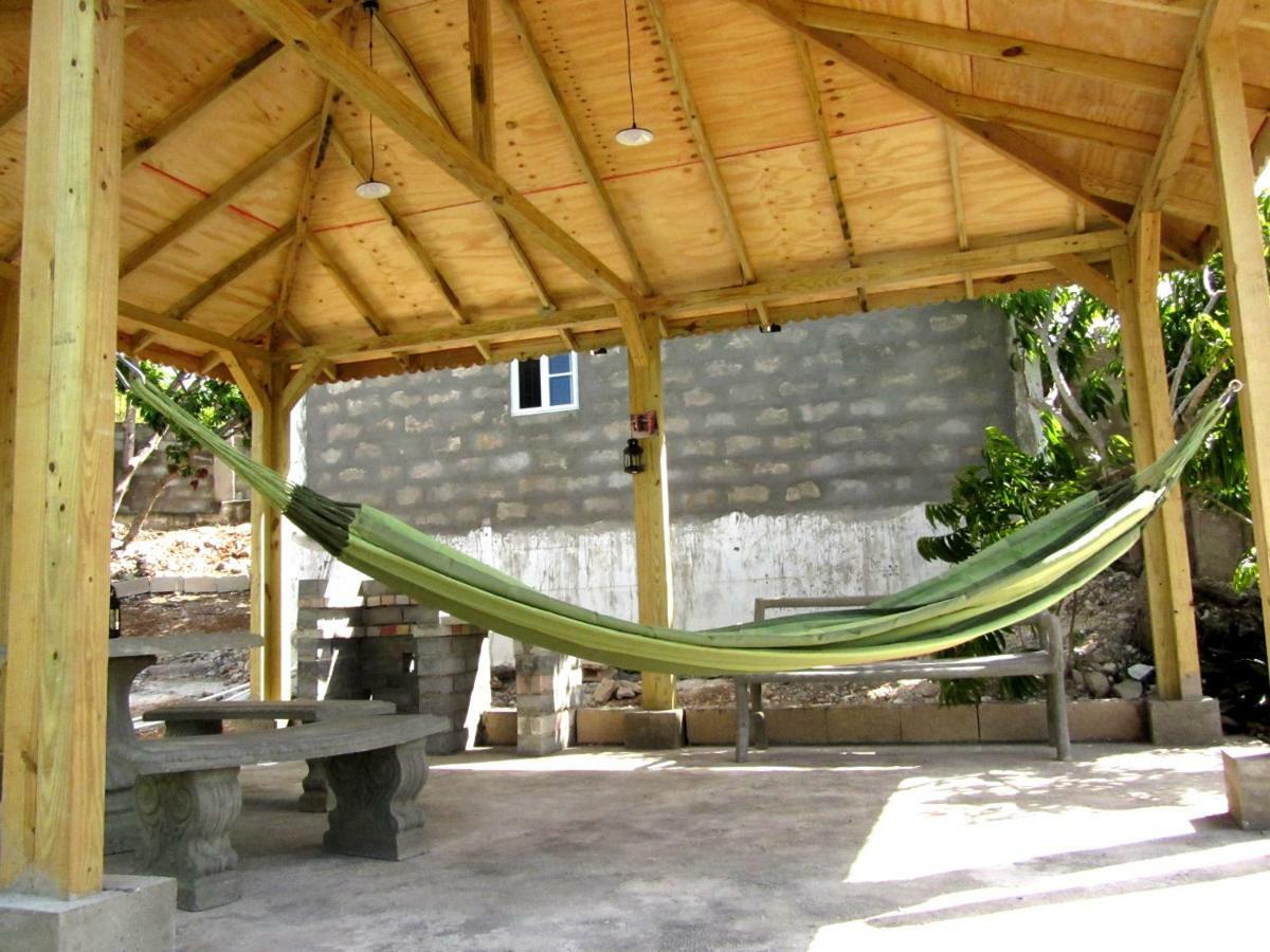 Sunshine Lodge: Your Home Away From Home Бухта Монтего Экстерьер фото