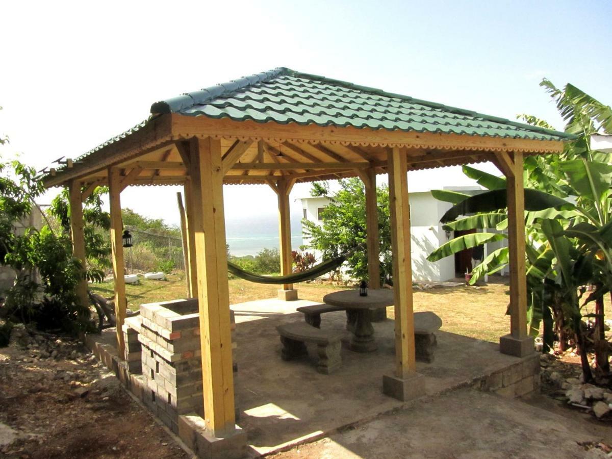 Sunshine Lodge: Your Home Away From Home Бухта Монтего Экстерьер фото