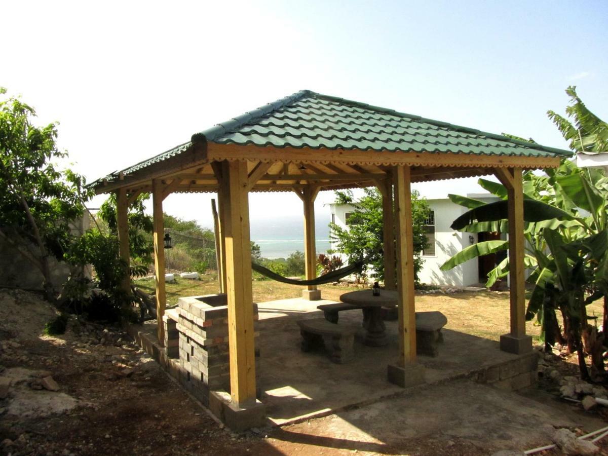 Sunshine Lodge: Your Home Away From Home Бухта Монтего Экстерьер фото