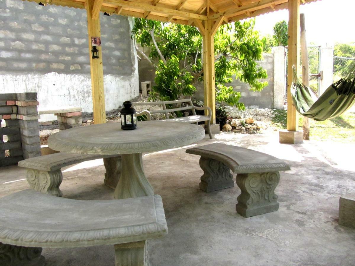 Sunshine Lodge: Your Home Away From Home Бухта Монтего Экстерьер фото